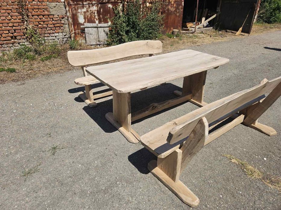 Маса с пейки дървени