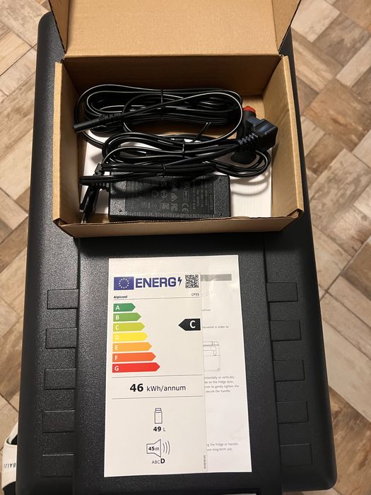 Голям 55 литра Хладилник с фризер за кола,кемпер или каравана.