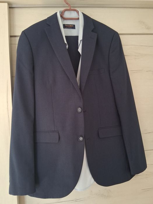 Costum barbati slim marimea 48   , sacou , pantaloni marimea 48.  camasa slim 43 purtat o singura data