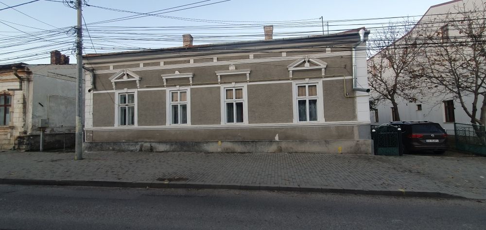 Vand inchiriez spatiu ultracentral apartament in casa  G. Humorului