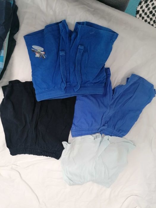 Къси панталонки за бебето