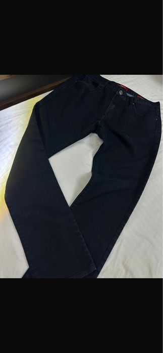 дженсы фирма Guess