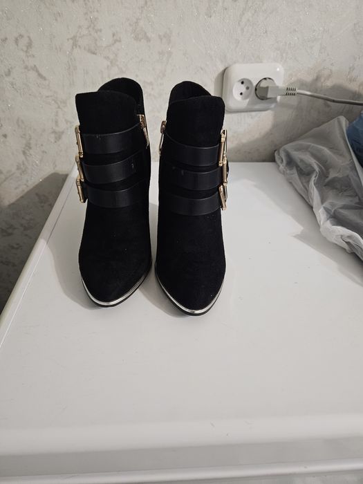 Продам ботильоны Betsy