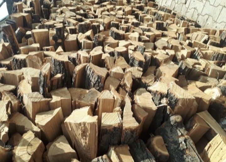 Сухие дрова на уголь