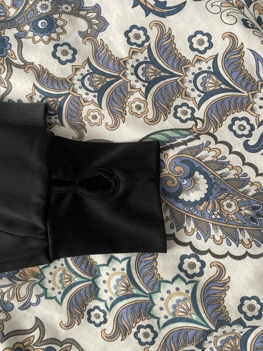 Продавам горнище Adidas и Playlife.