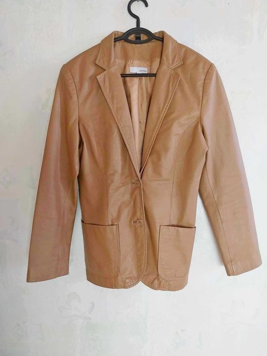 Дамски кожени якета и палта - Различни модели, размери и цветове