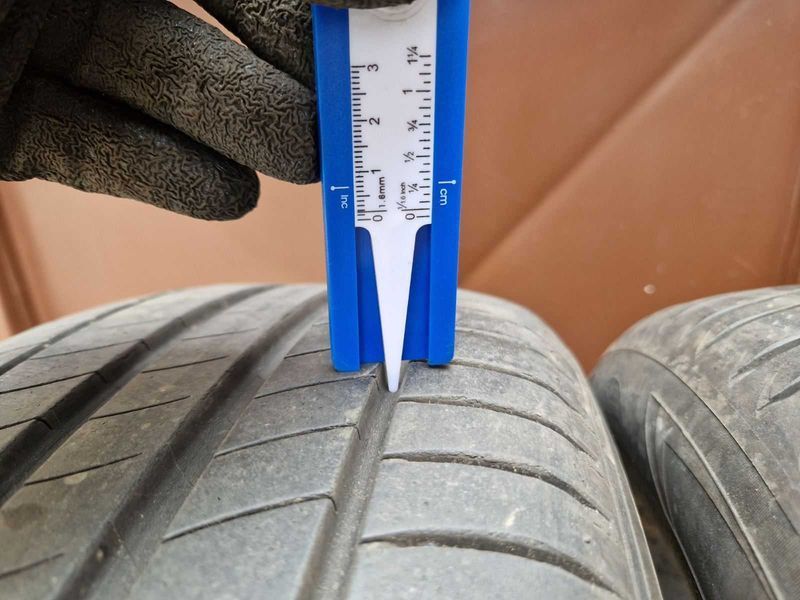 2 Michelin R18 215/55
летни гуми
DOT3719