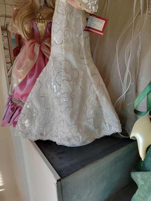 Порцеланова колекционерска кукла