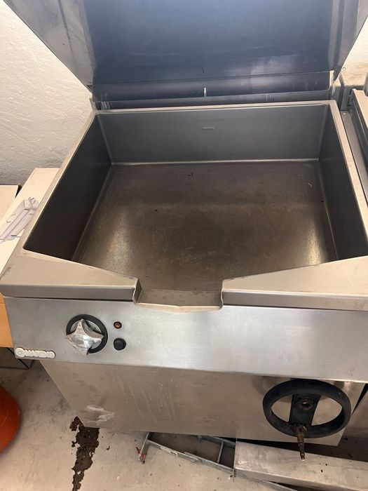 Grătar electric profesional tigaie basculanta linia 900 Mareno