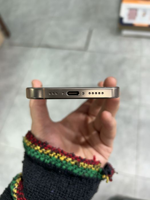 Iphone 16 pro 256 desert titanium