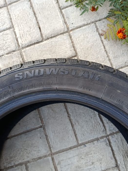 Зимние шины 235/45/17