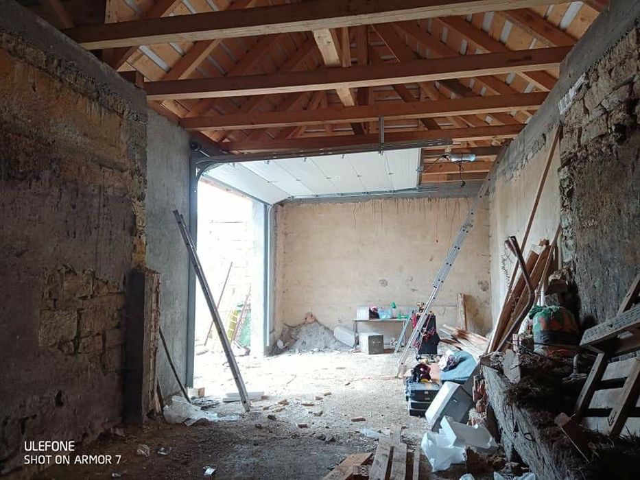 Usa de garaj din panouri sandwich