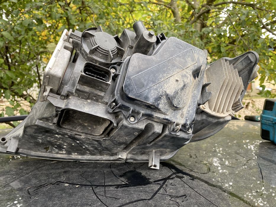 фар за BMW e90/e91 facelift Xenon  320d,325d,335d,335i