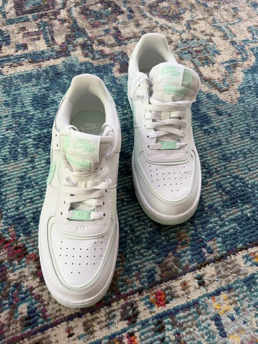 Vand Nike air 44 noi