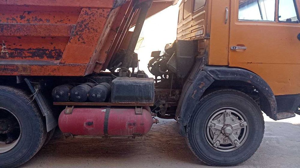 Камаз сотилади. Ишлаб чикарилган йили 1985 й.