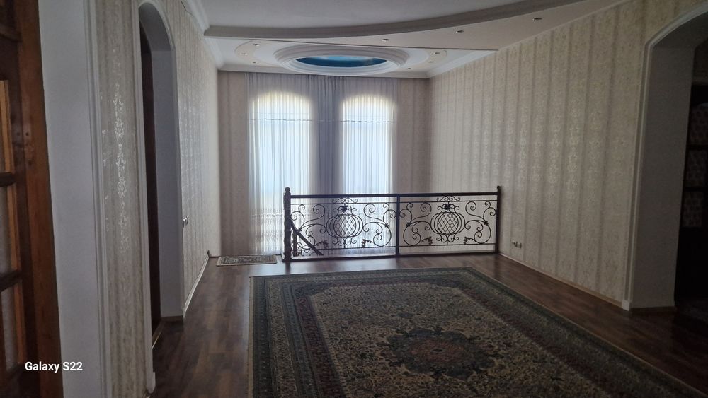 Nazarbek 6sotixhli hovli sotiladi