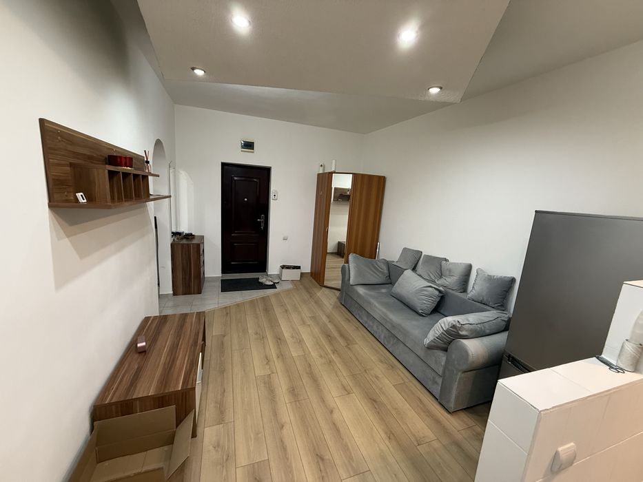 Inchiriez apartament cu 2 camere, parcare privata
