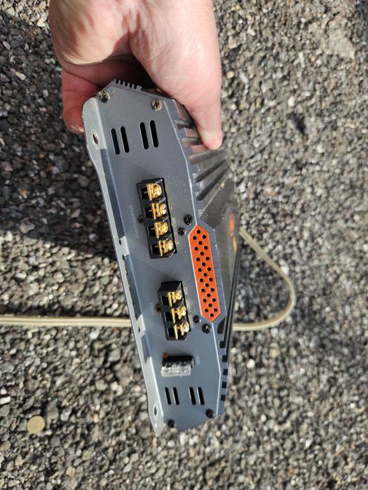 JBL     усилвагел