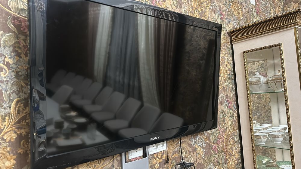 Телевизор срочно продам