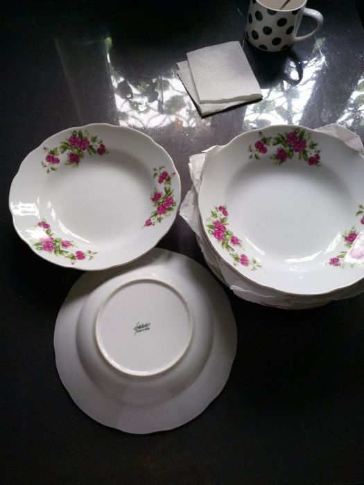 Тарелки большие глубокие.