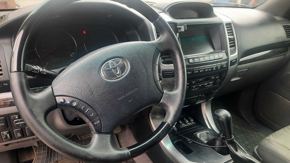 Toyota Land Cruiser 3.0 D-4D – 4x4 – 8 locuri – 2007