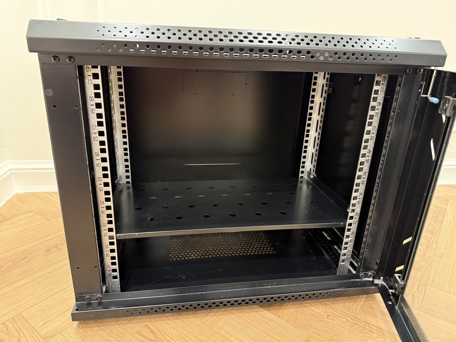 Шкаф серверный настенный