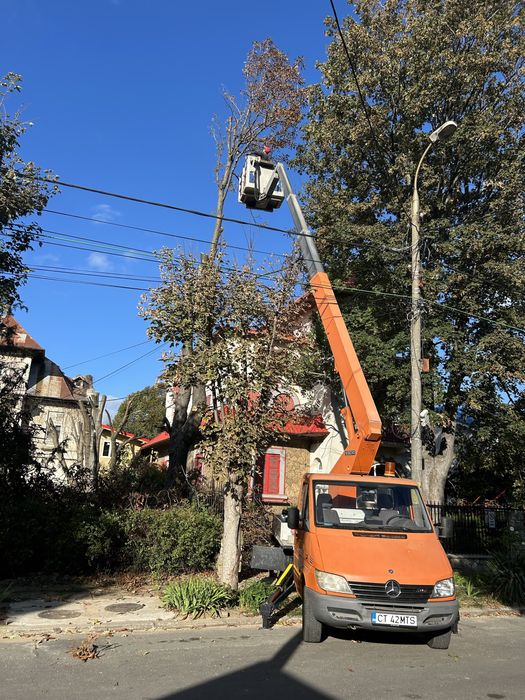 Nacela prb 21m  de inchiriat (inchiriez nacela prb) toaletam copaci.