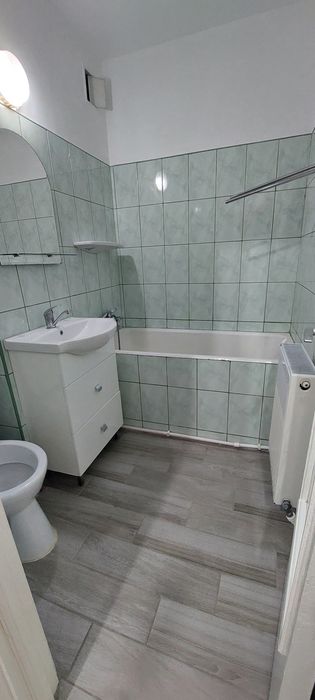 Închiriez garsoniera