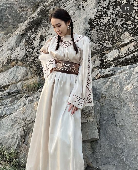 Ұлттық нақыштағы көйлеу сатылады