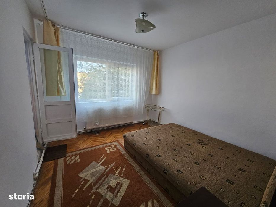 De vânzare apartament cu 2 camere, decomandat, Crisului, etaj 3