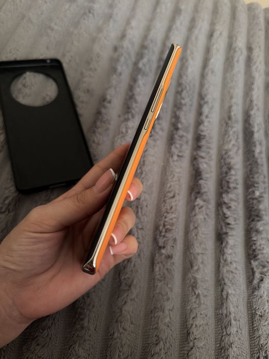 Продам телефон honor x9b