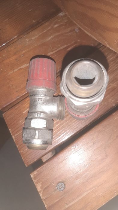 Продам краны для радиаторов отопления