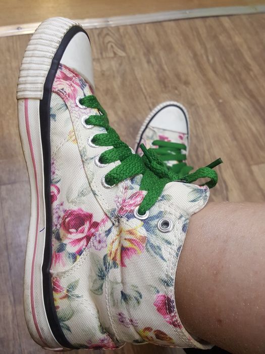 Продам недорого кеды хлопок