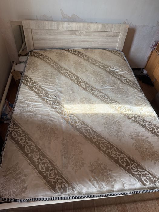 Двухспальная кровать