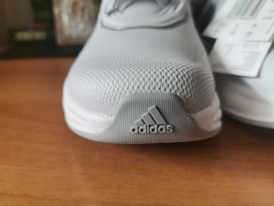 Нови дамски маратонки Адидас.