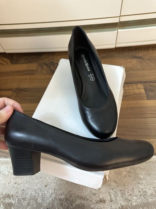 Новые туфли стильные вечерние