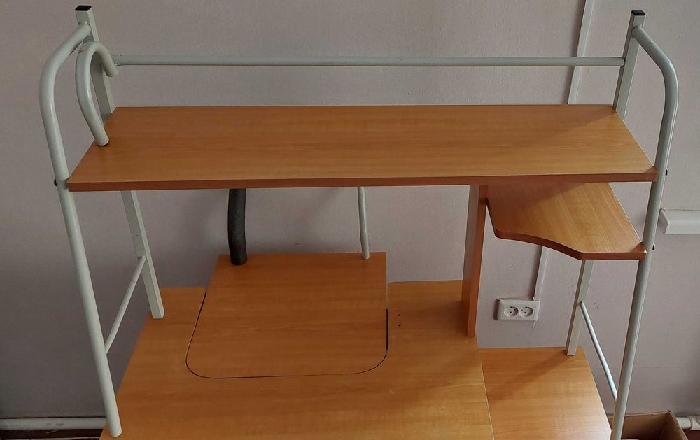 Стол компьютерный, письменный