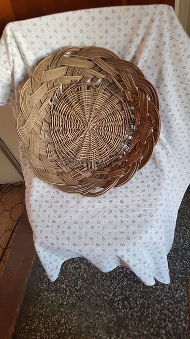 Плетен кош с капак, панер и др. битови предмети