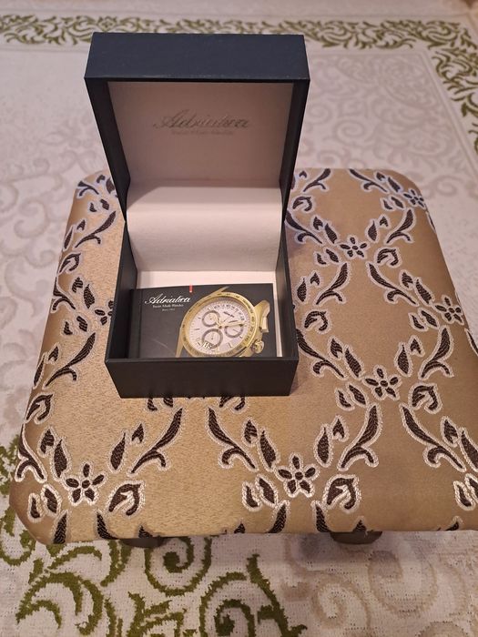 Продам стильные часы