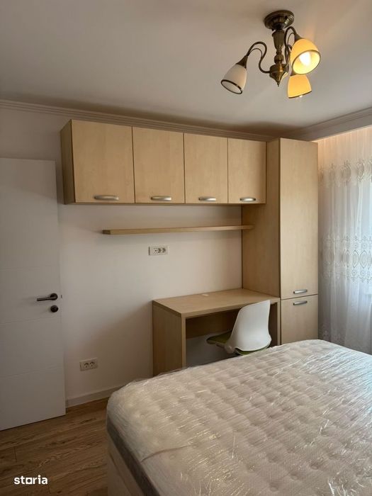 Inchiriere 3 camere, cu loc de parcare, totul nou