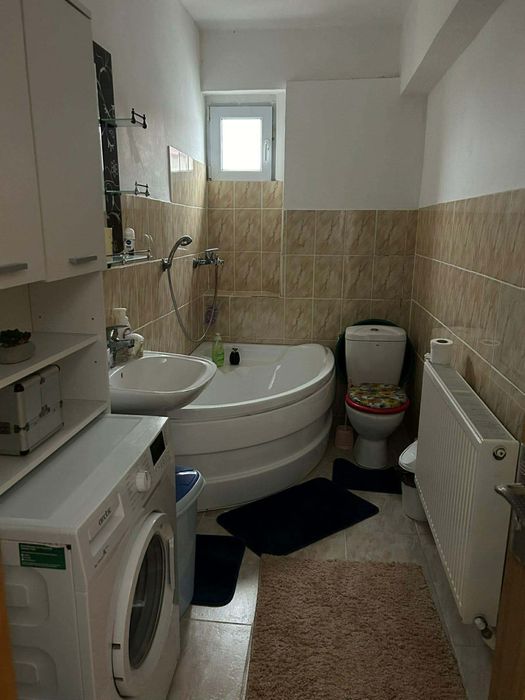 Ofer spre inchiriere apartament cu doua camere