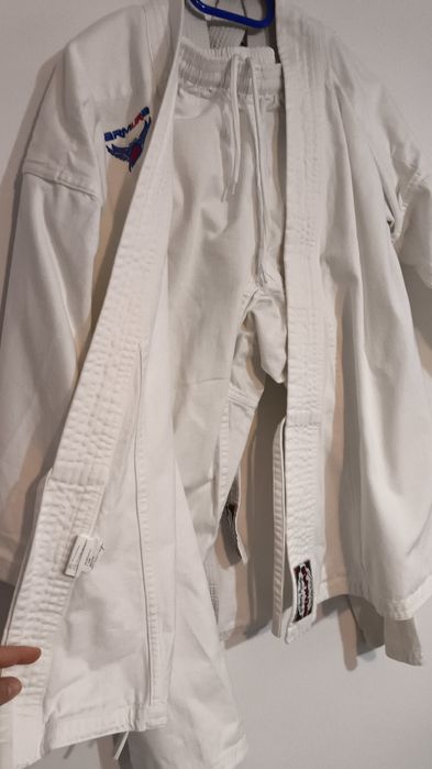 Vând kimono karate mărimea 160