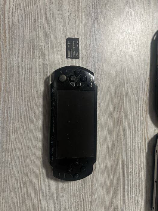 Psp 3000, 4gb memory stick