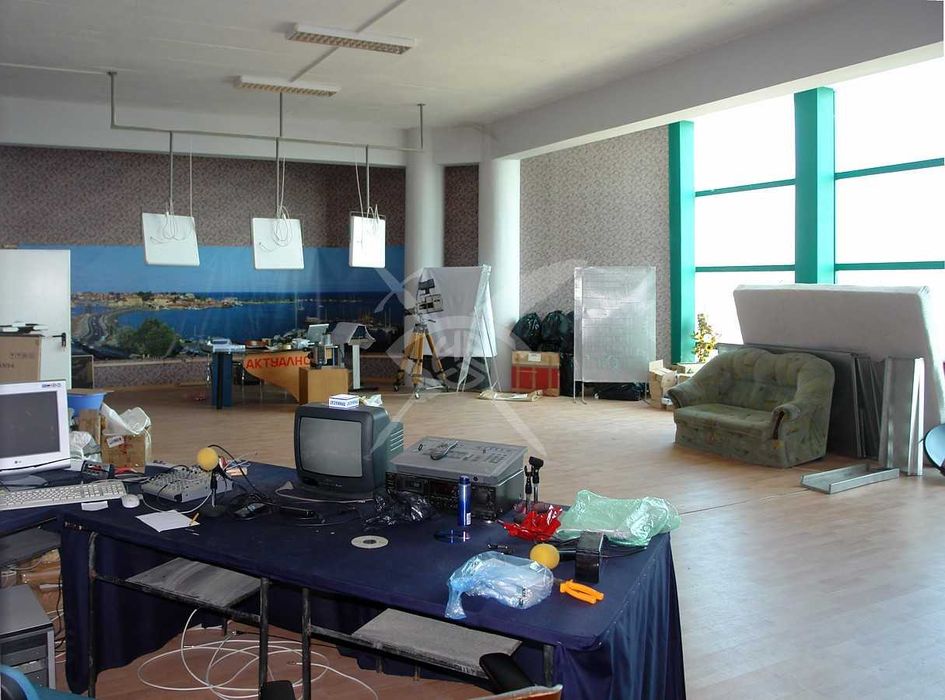 Продава се Офис в Несебър - 1400 кв.м за 1480 €/кв.м - Снимка #1