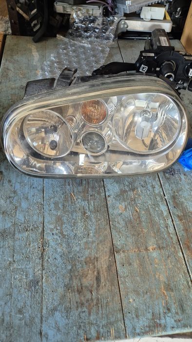 Оригинални Фарове с Лупа за Голф 4