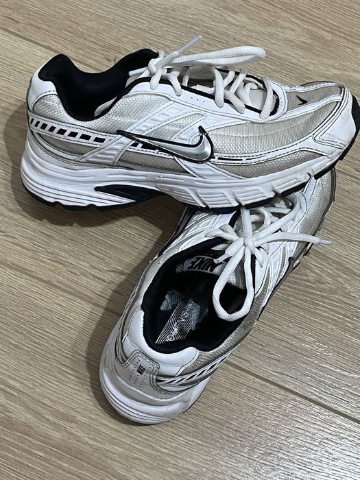 подростңовые кроссы Nike Initiator в хорошем состоянии