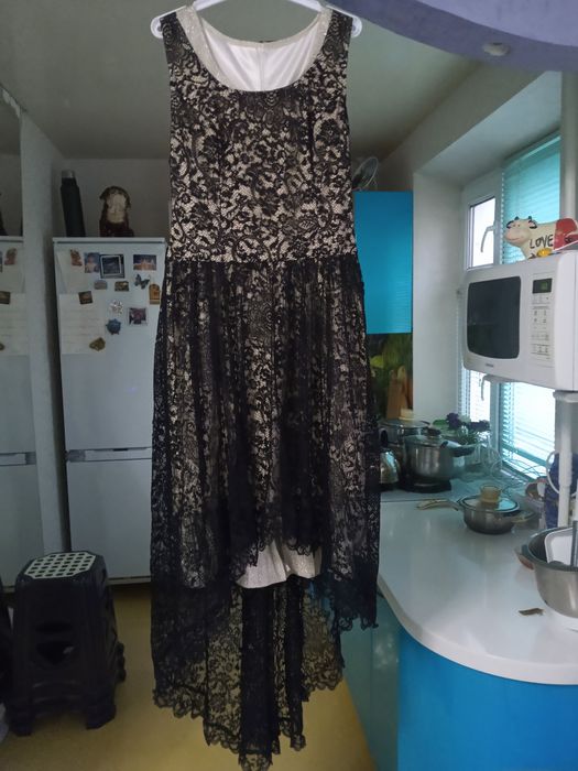 Продам вечерние ,элегантное платье.