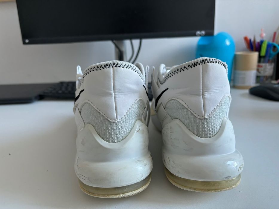 Бели маратонки  NIKE 41 номер