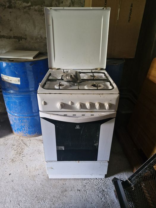 Продам газ плита Indesit