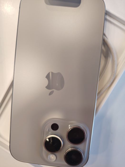 iPhone 16 pro 128gb natural desert titanium